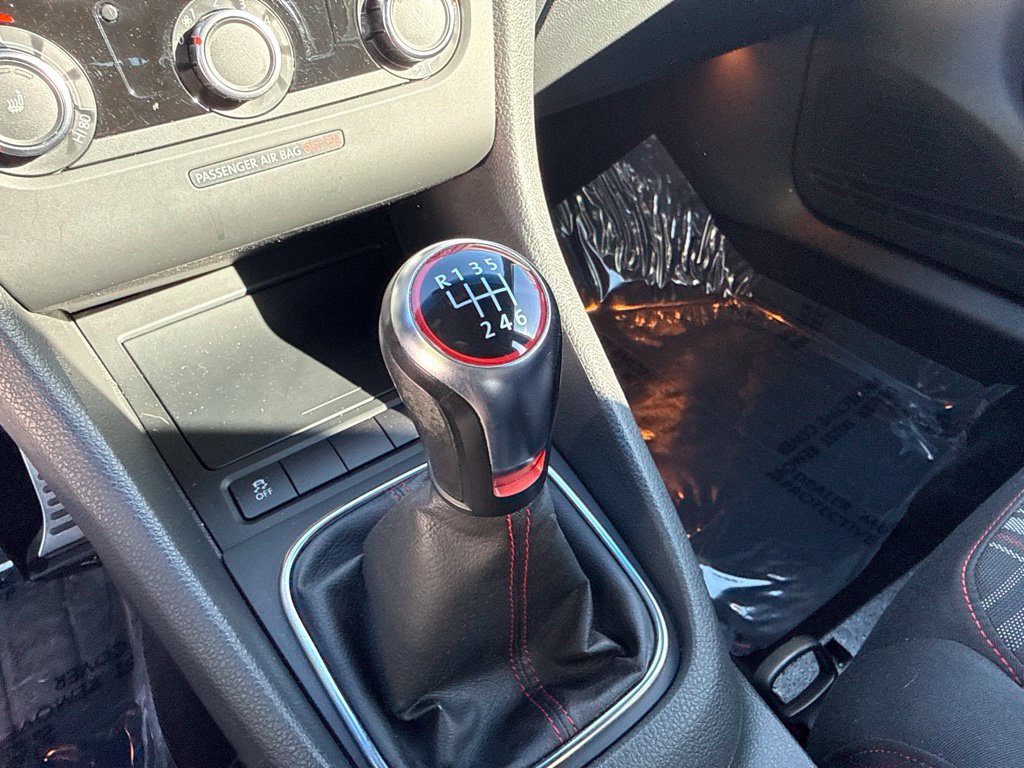 Used 2011 Volkswagen Golf 2-Door FWD image 21