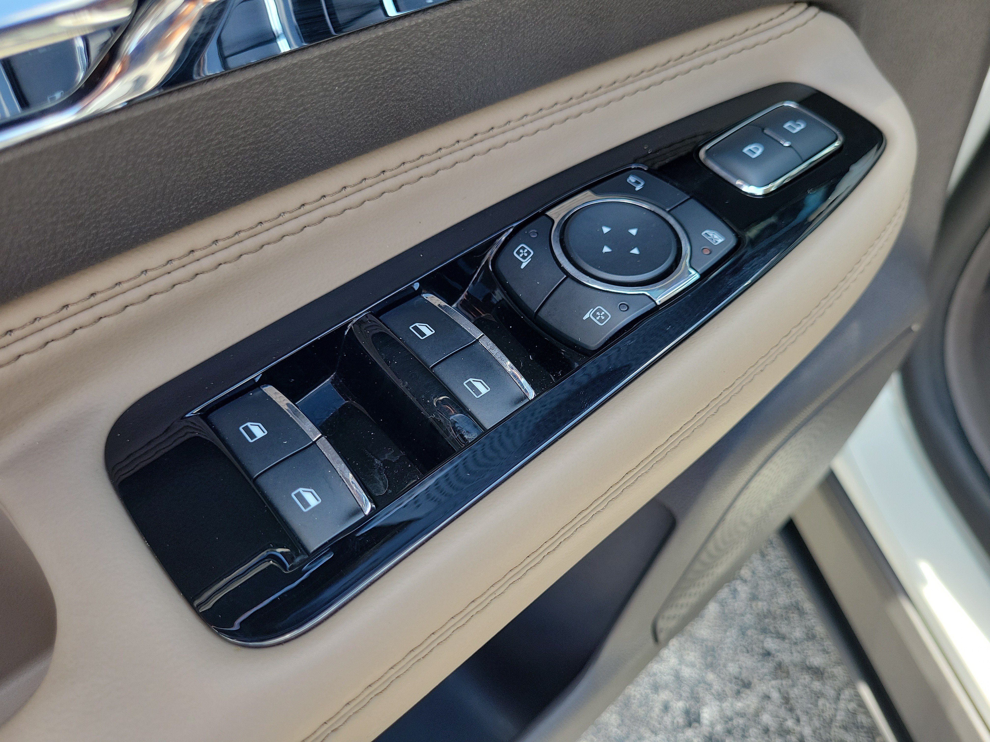 Used 2024 Lincoln Corsair FWD image 11
