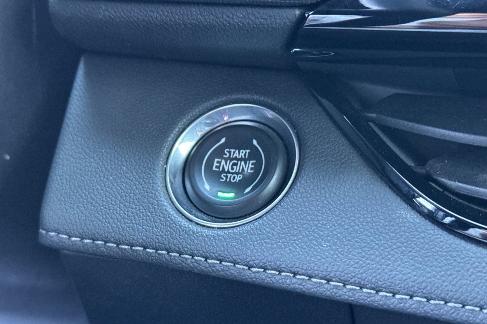 Used 2025 Buick Enclave Preferred image 31