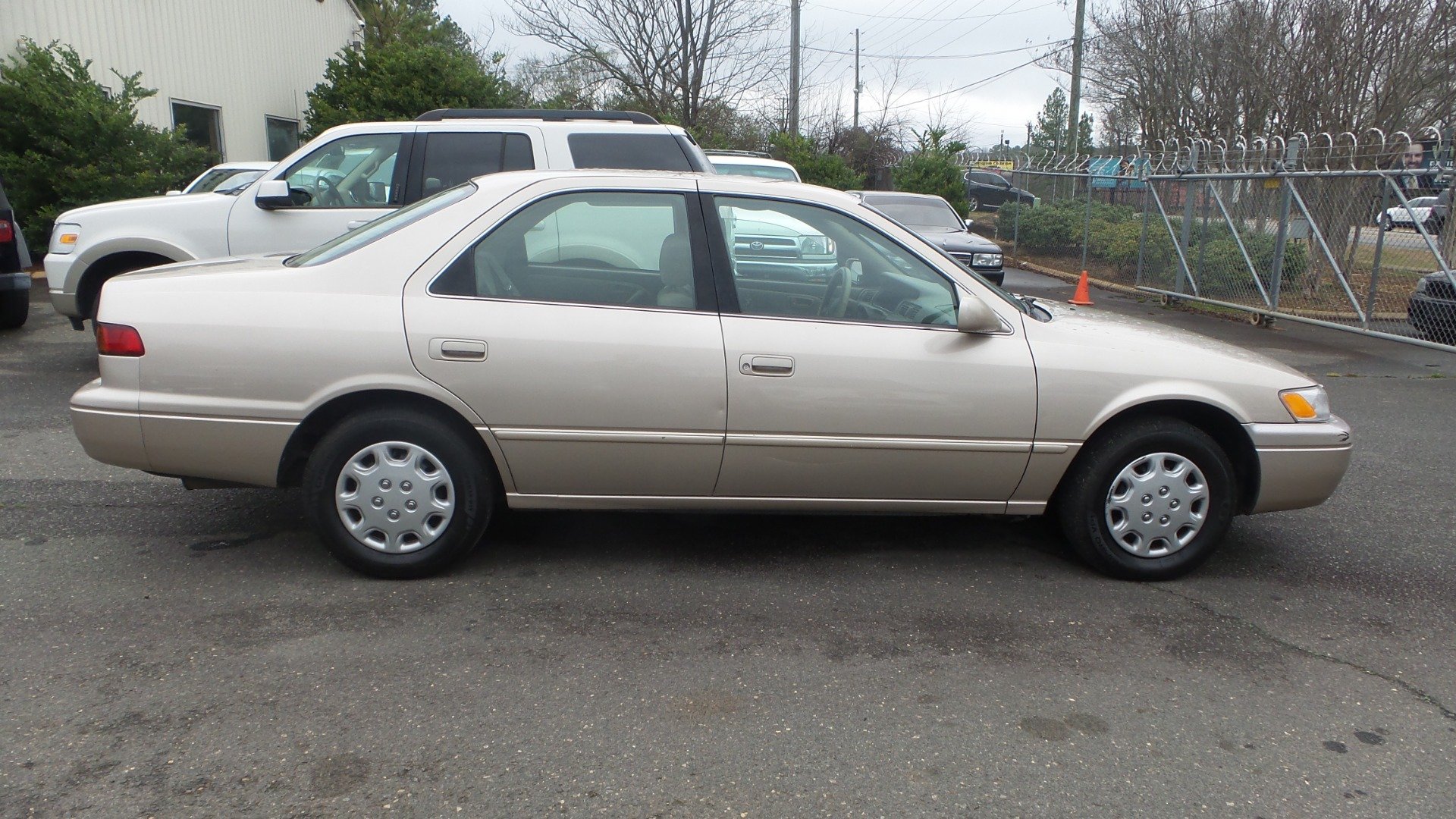 Used 1998 Toyota Camry LE FWD image 6