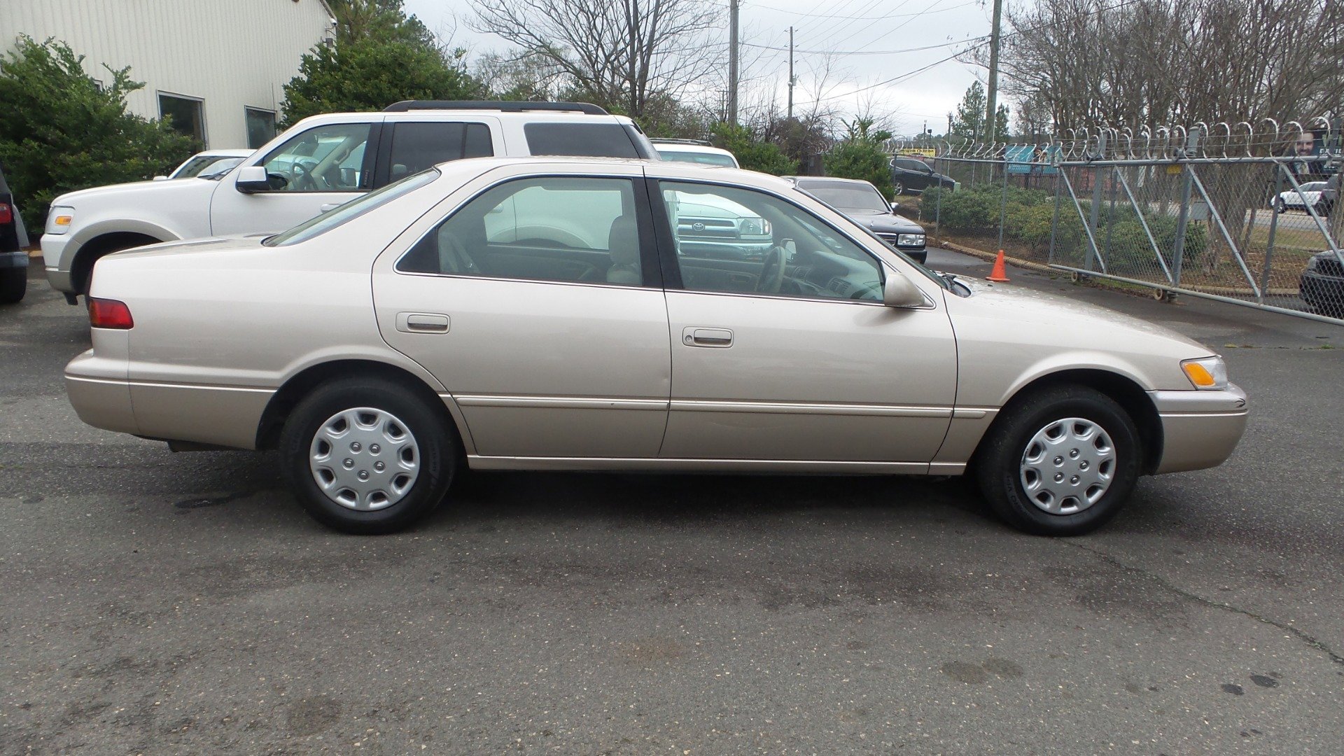 Used 1998 Toyota Camry LE FWD image 6
