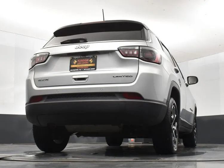 Used 2025 Jeep Compass Limited AWD/4WD image 13