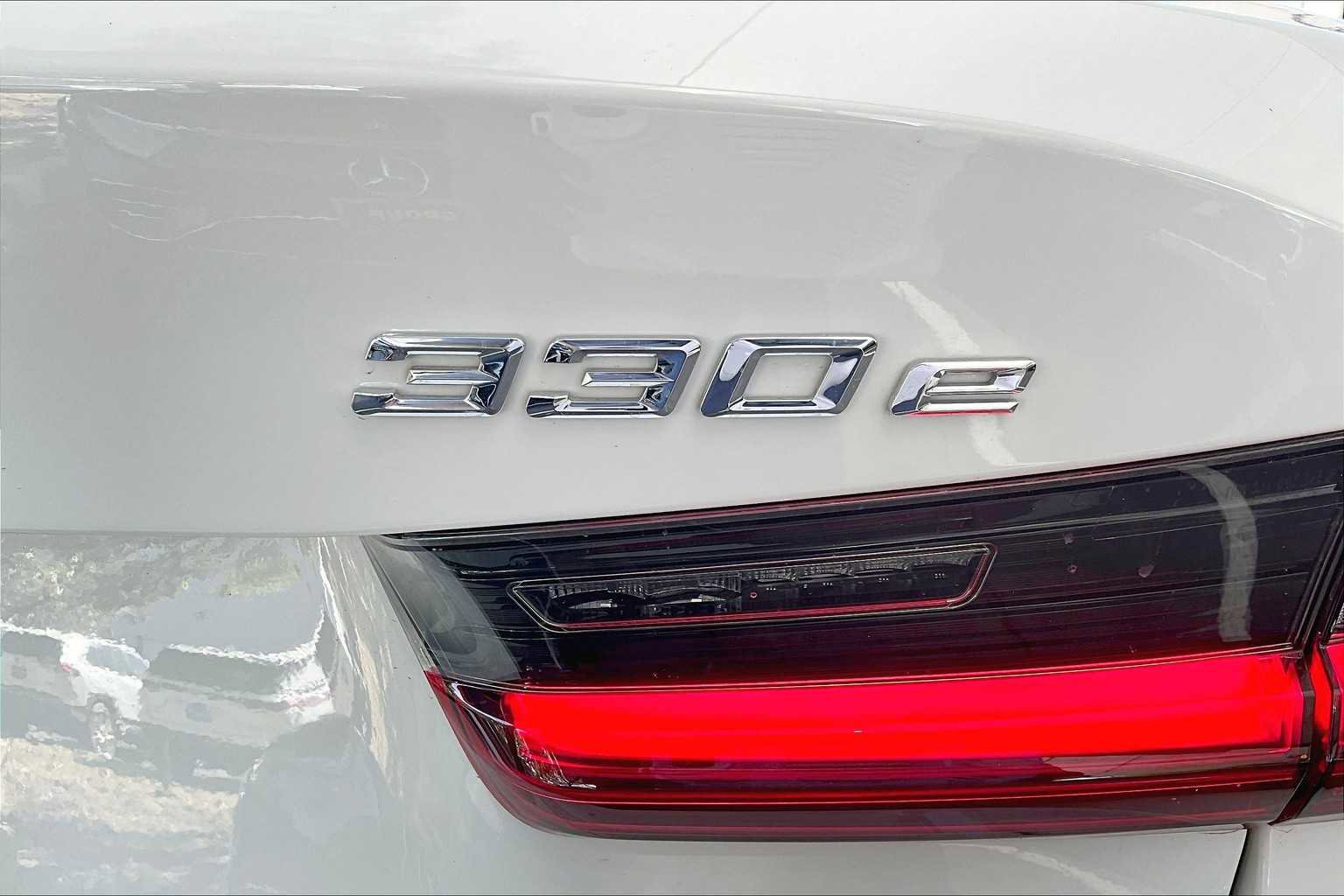 Used 2023 BMW 330e xDrive w/ Premium Package image 9