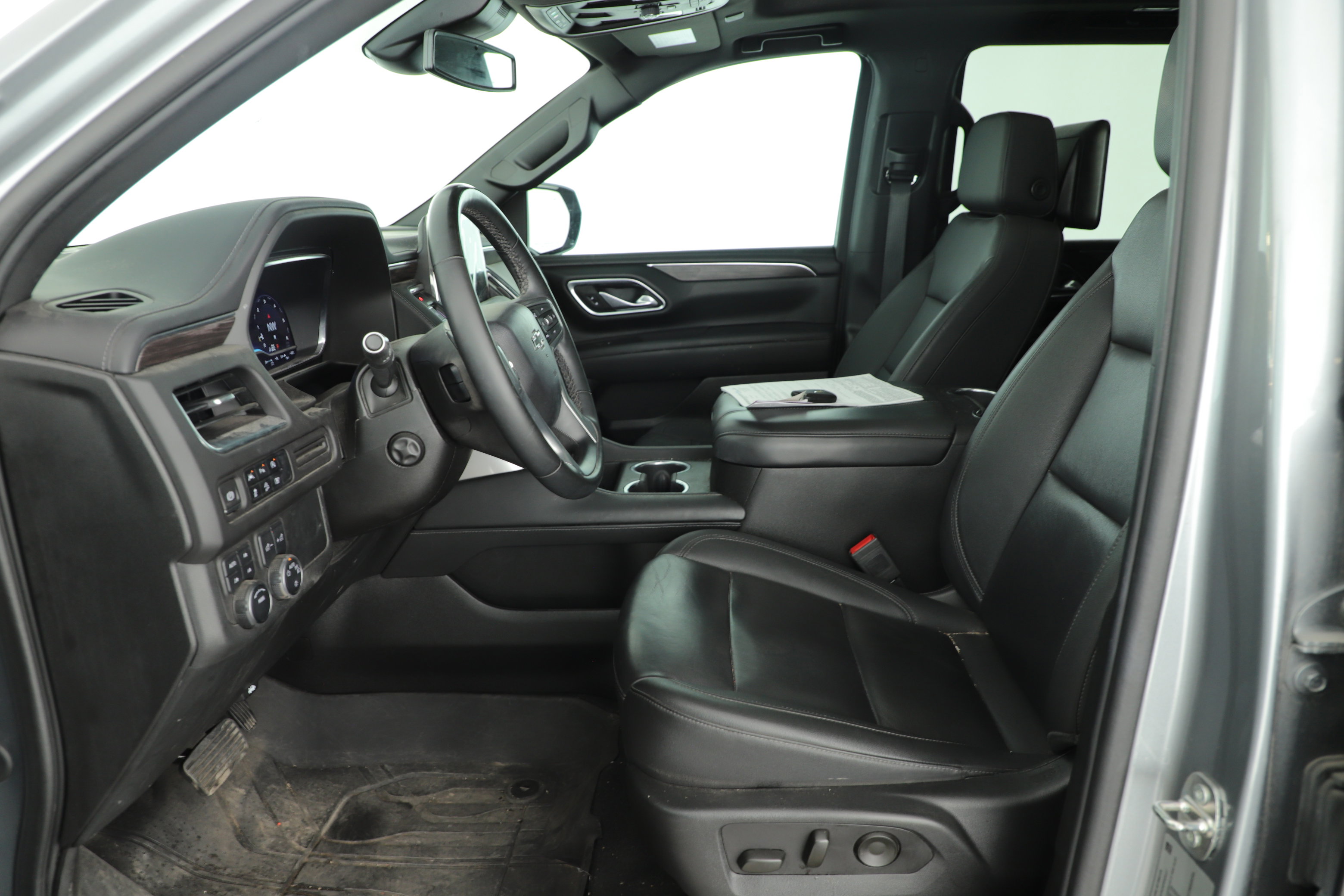 Used 2022 Chevrolet Tahoe Z71 w/ Max Trailering Package AWD/4WD image 4