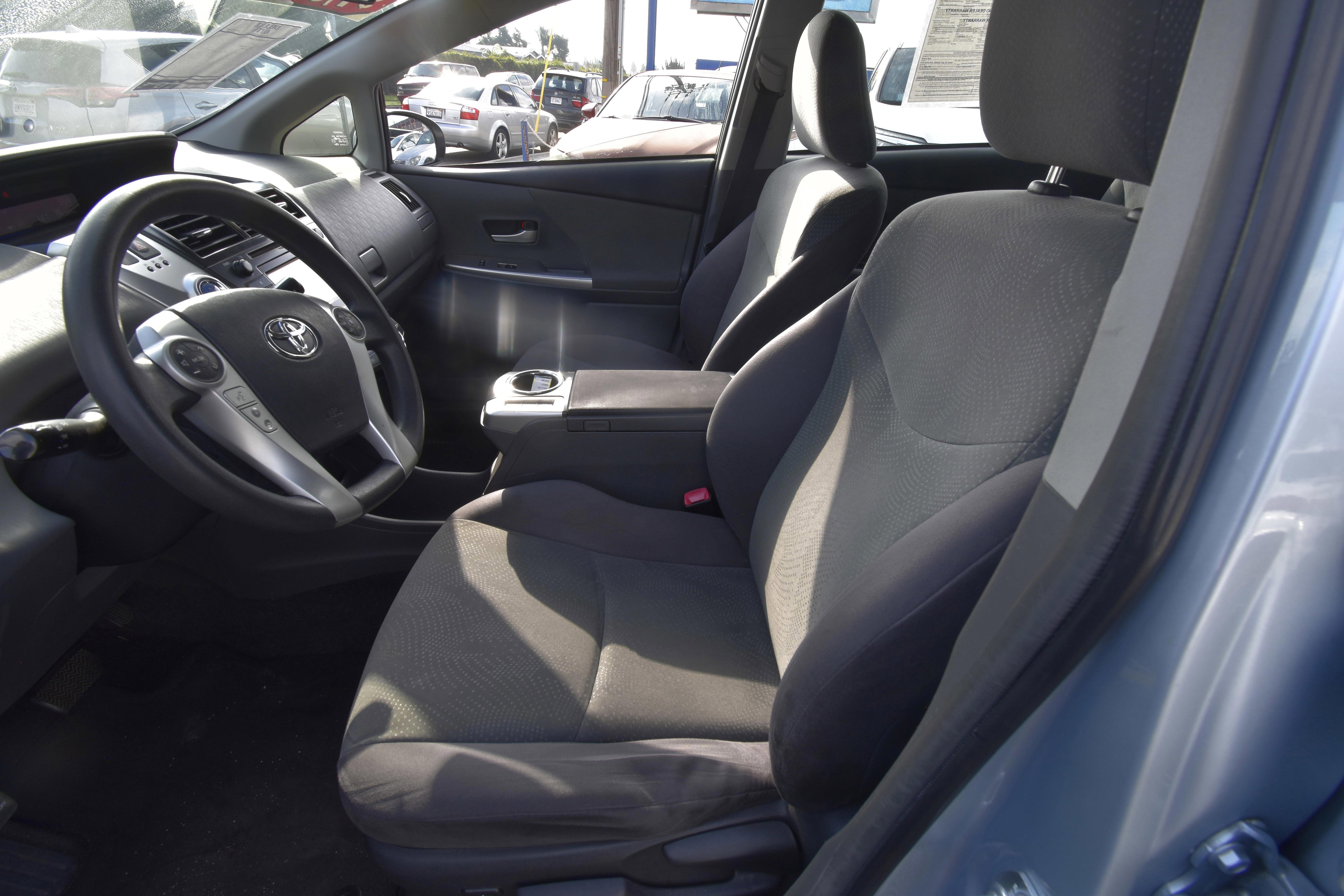 Used 2012 Toyota Prius V Three image 9