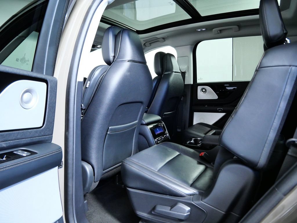 Certified 2025 Lincoln Aviator Reserve w/ Equipment Group 201A AWD/4WD image 13
