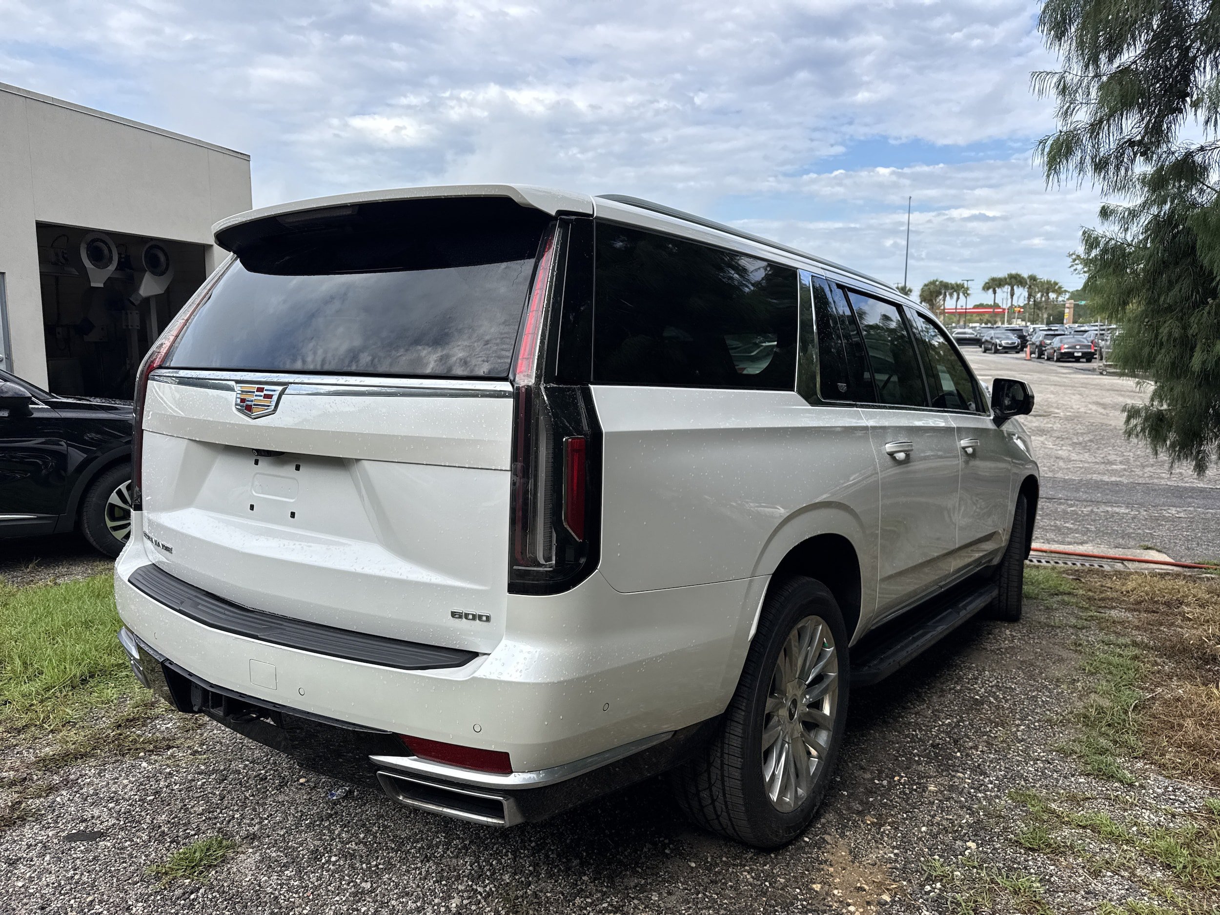 Used 2023 Cadillac Escalade ESV Premium Luxury AWD/4WD image 3