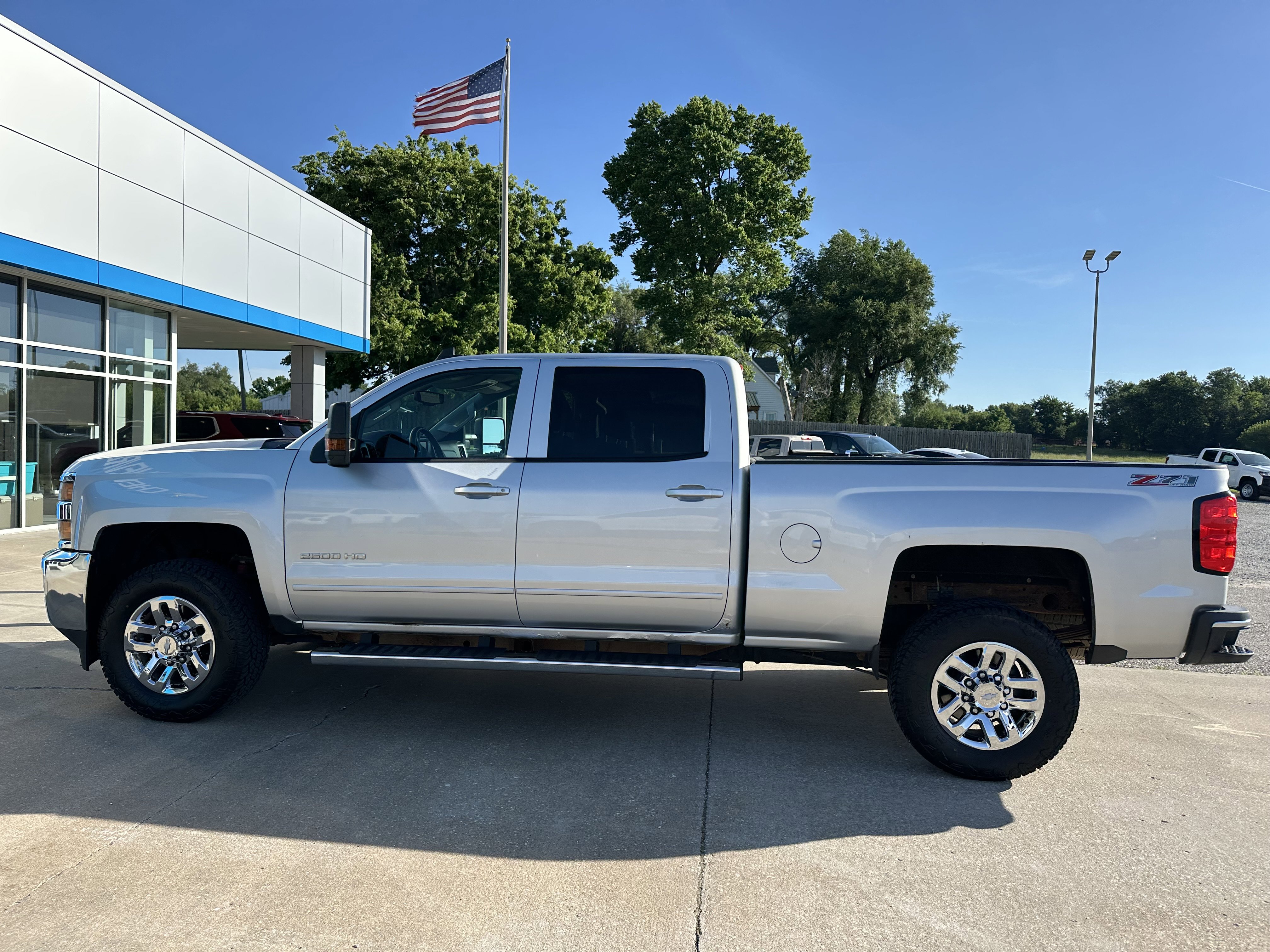 Used 2015 Chevrolet Silverado 2500 LT w/ LT Convenience Package AWD/4WD image 8