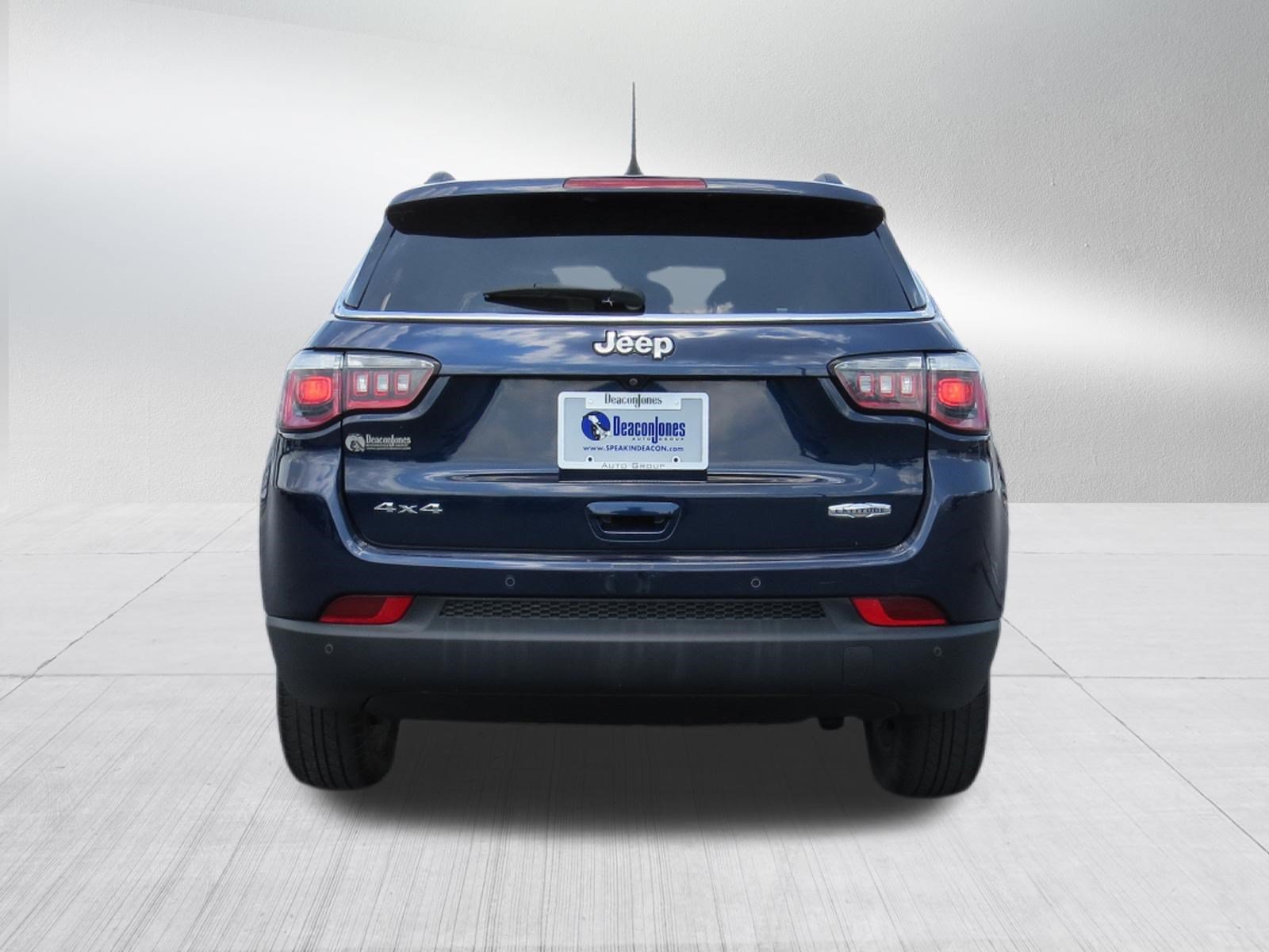 Used 2018 Jeep Compass Latitude w/ Popular Equipment Group AWD/4WD image 4
