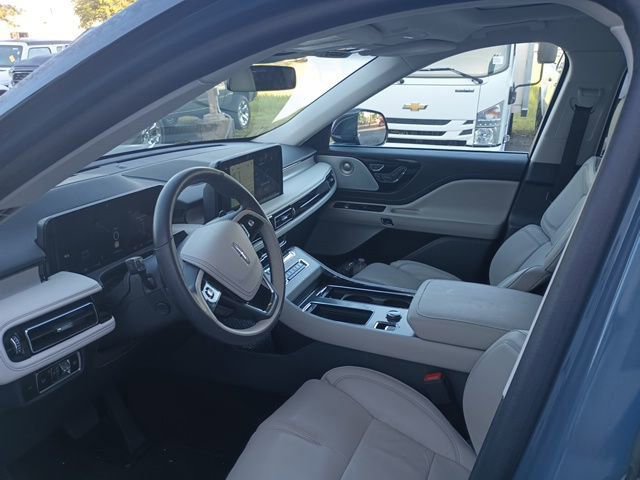 Used 2025 Lincoln Aviator Reserve w/ Equipment Group 201A image 9
