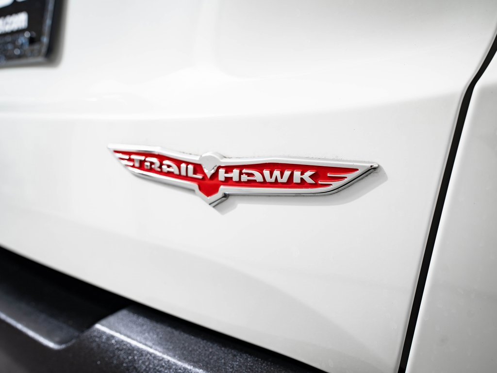 Used 2016 Jeep Renegade Trailhawk w/ Premium Trailhawk Package image 19