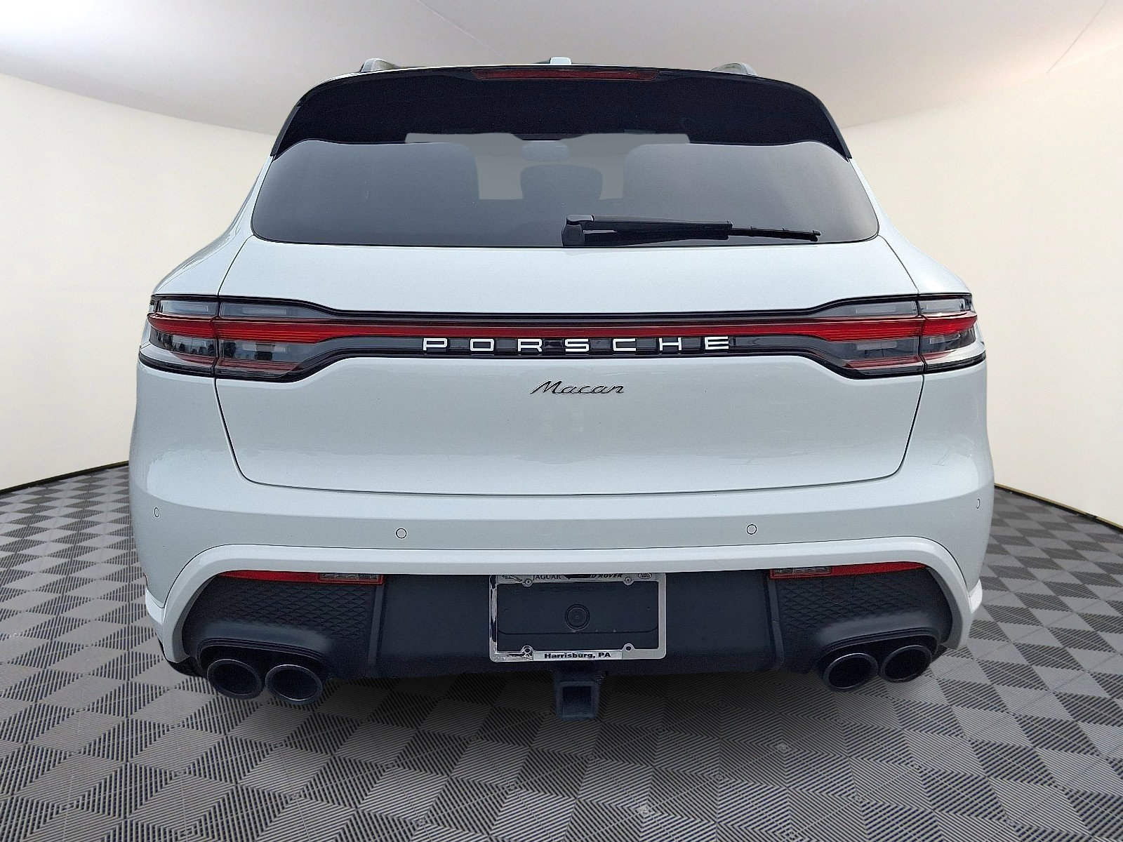 Used 2023 Porsche Macan image 3