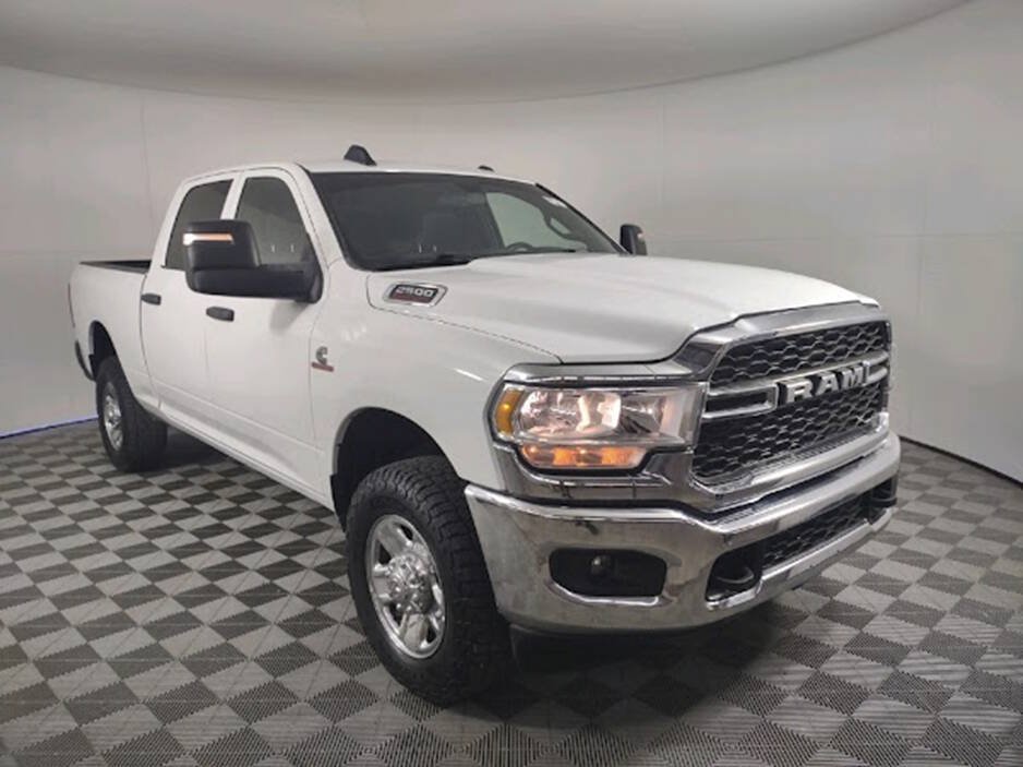 Used 2024 RAM 2500 Tradesman w/ Chrome Appearance Group AWD/4WD image 3
