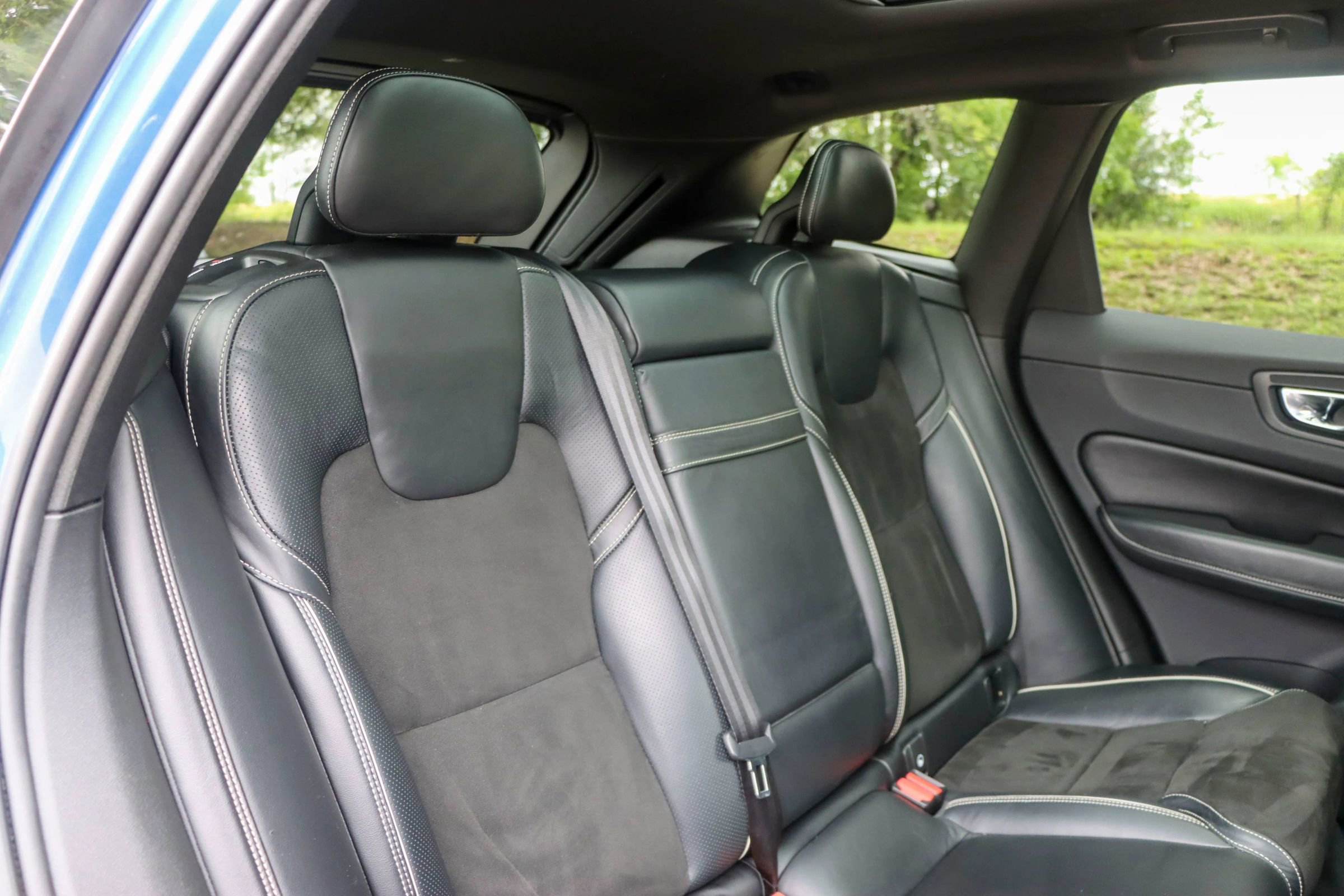 Used 2018 Volvo XC60 T6 R-Design w/ Convenience Package image 19