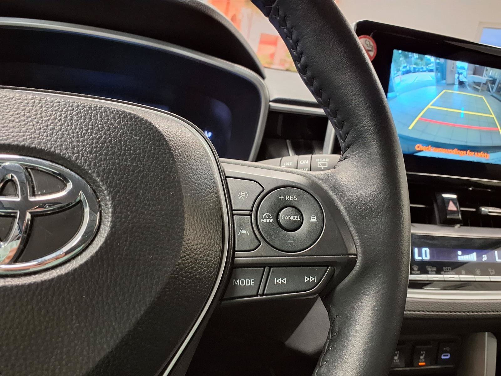 Used 2025 Toyota Corolla Cross XLE FWD image 27