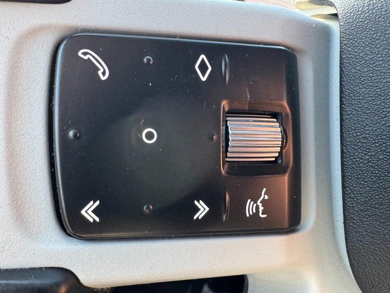 Used 2023 Land Rover Defender 110 X-Dynamic SE image 18