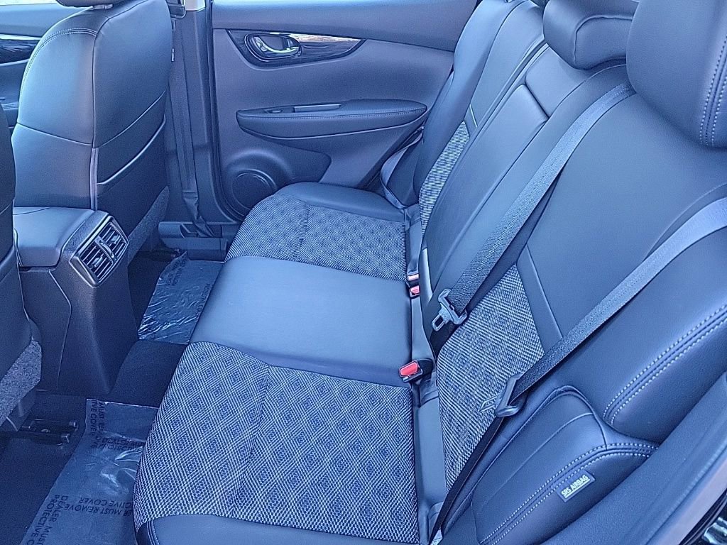 Used 2022 Nissan Rogue Sport SV w/ Technology Package image 15