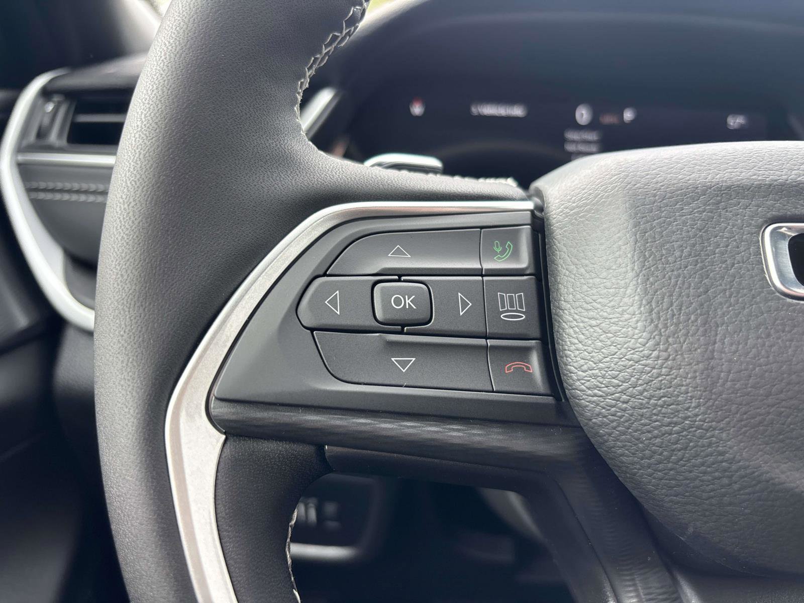 New 2025 Jeep Grand Cherokee L Laredo image 11