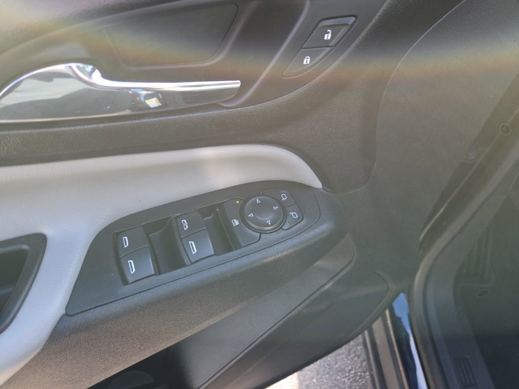 Certified 2021 Chevrolet Equinox LS image 22