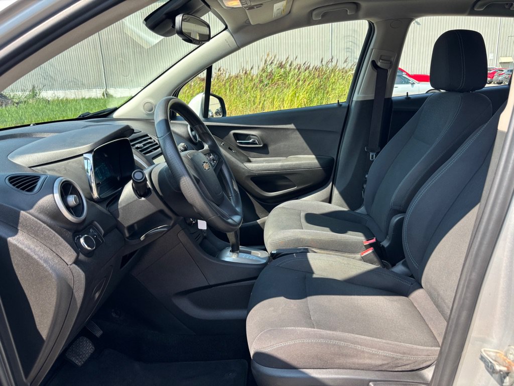 Used 2016 Chevrolet Trax LS AWD/4WD image 9