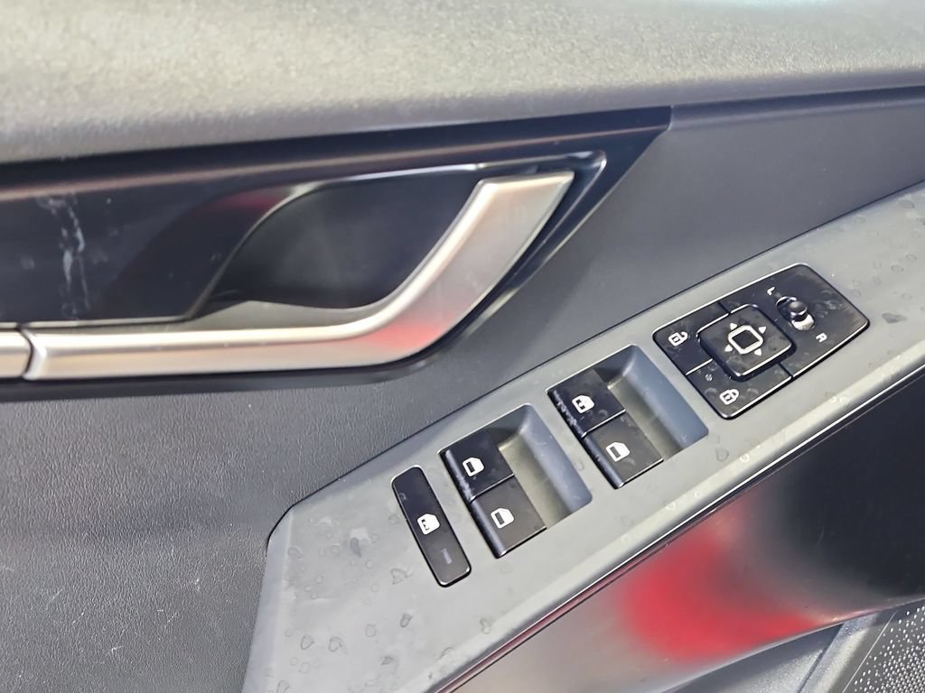 Used 2025 Kia Niro LX FWD image 13