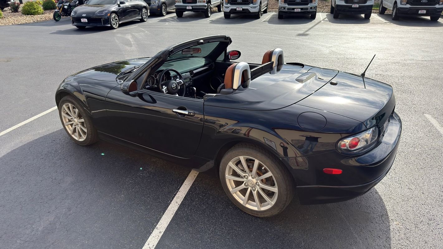 Used 2008 MAZDA MX-5 Miata Grand Touring w/ Premium Pkg RWD image 25