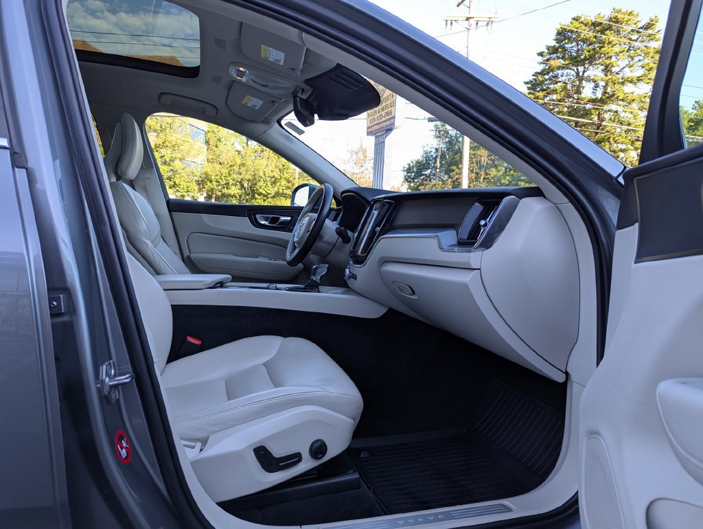 Used 2018 Volvo XC60 T5 Momentum w/ Convenience Package AWD/4WD image 26