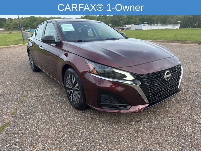 Used 2024 Nissan Altima 2.5 SV image 2