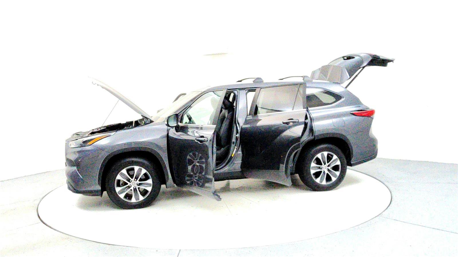 Certified 2023 Toyota Highlander XLE image 10