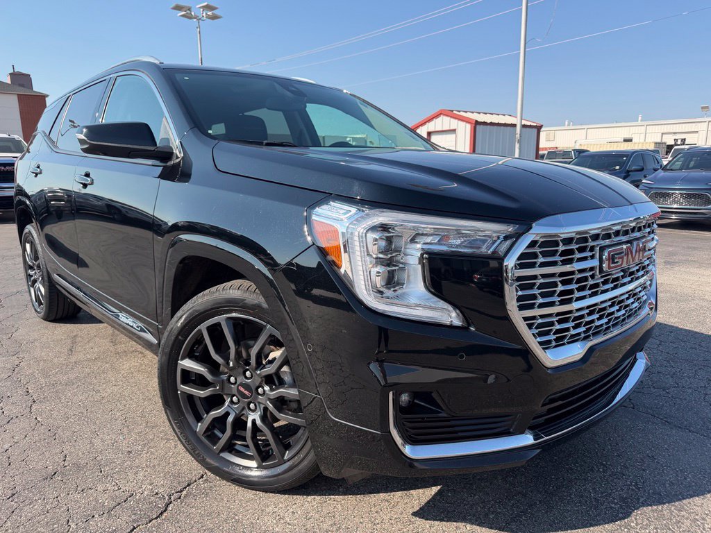 Used 2022 GMC Terrain Denali w/ Black Diamond Edition AWD/4WD image 2