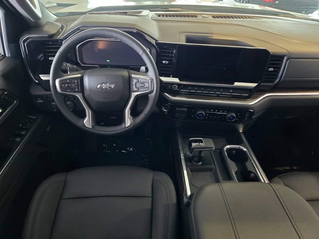 New 2026 Chevrolet Silverado 1500 RST w/ Dark Appearance Package AWD/4WD image 18