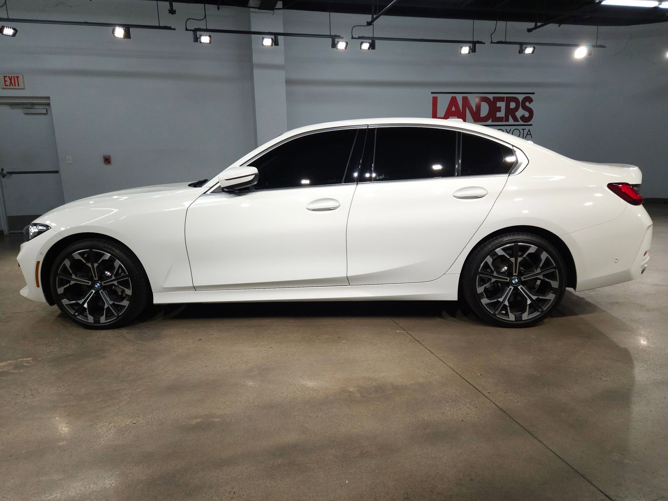 Used 2025 BMW 330i Sedan w/ Premium Package image 4