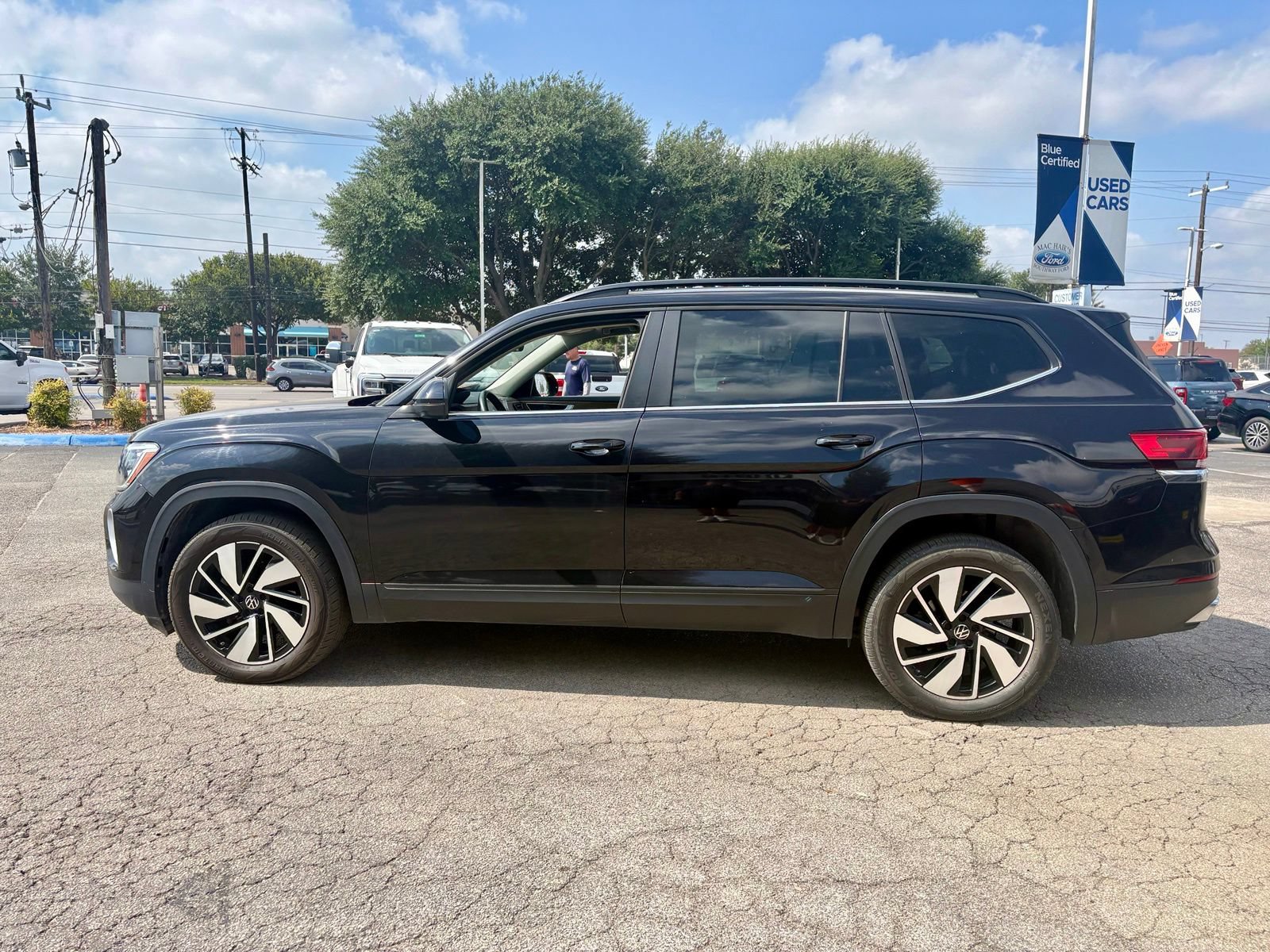 Used 2024 Volkswagen Atlas SE AWD/4WD image 4