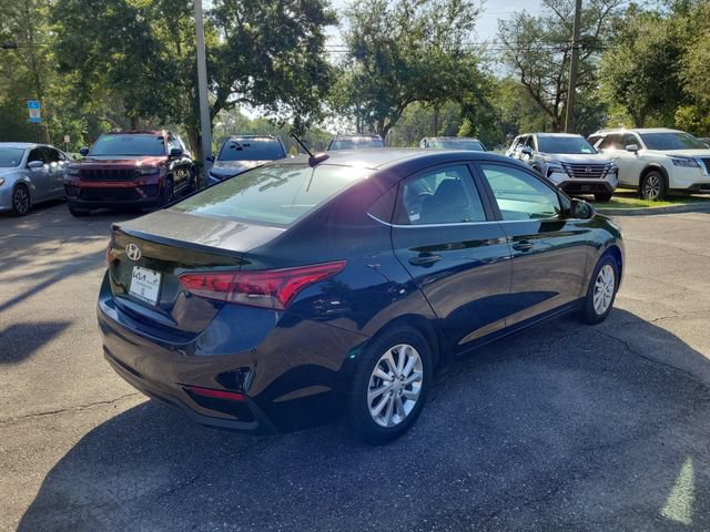 Used 2022 Hyundai Accent SEL FWD image 2
