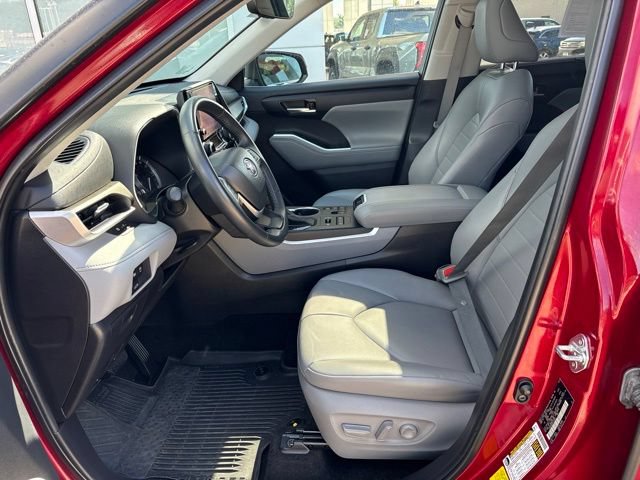 Used 2023 Toyota Highlander XLE AWD/4WD image 24