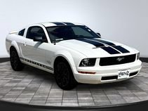 Used 2005 Ford Mustang Premium RWD image 3