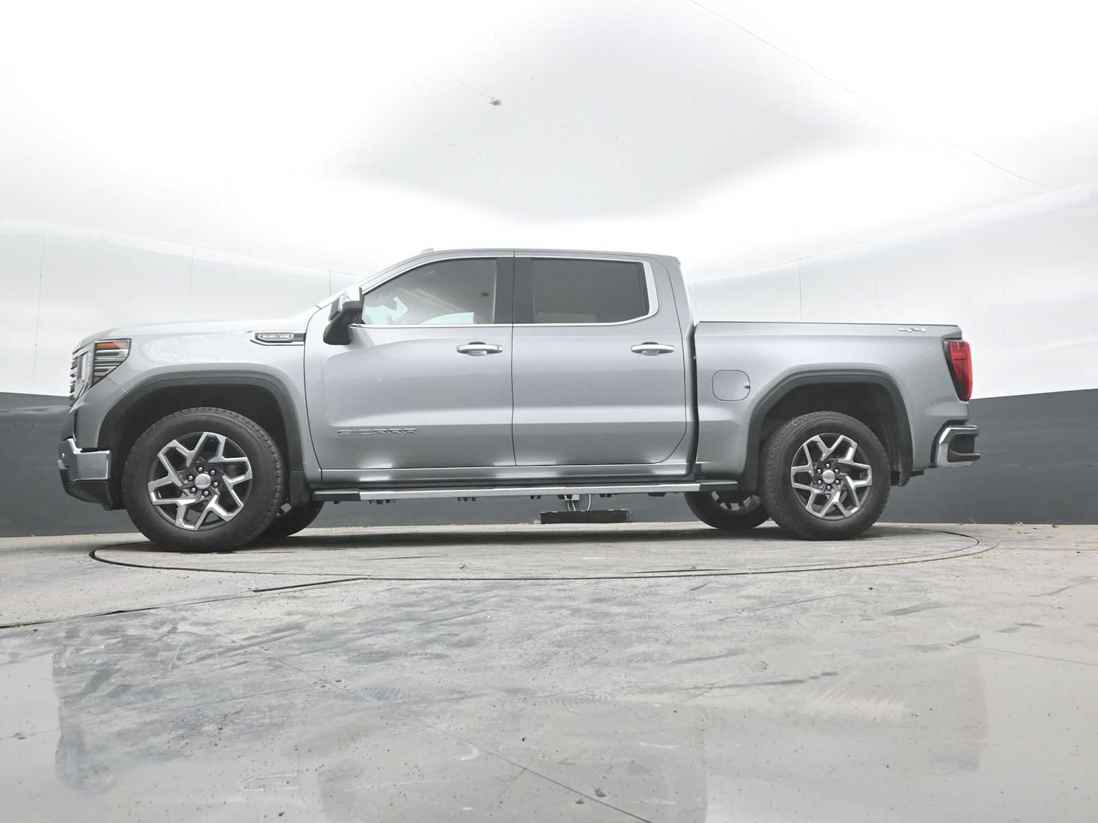 Used 2024 GMC Sierra 1500 SLT w/ SLT Premium Plus Package AWD/4WD image 26