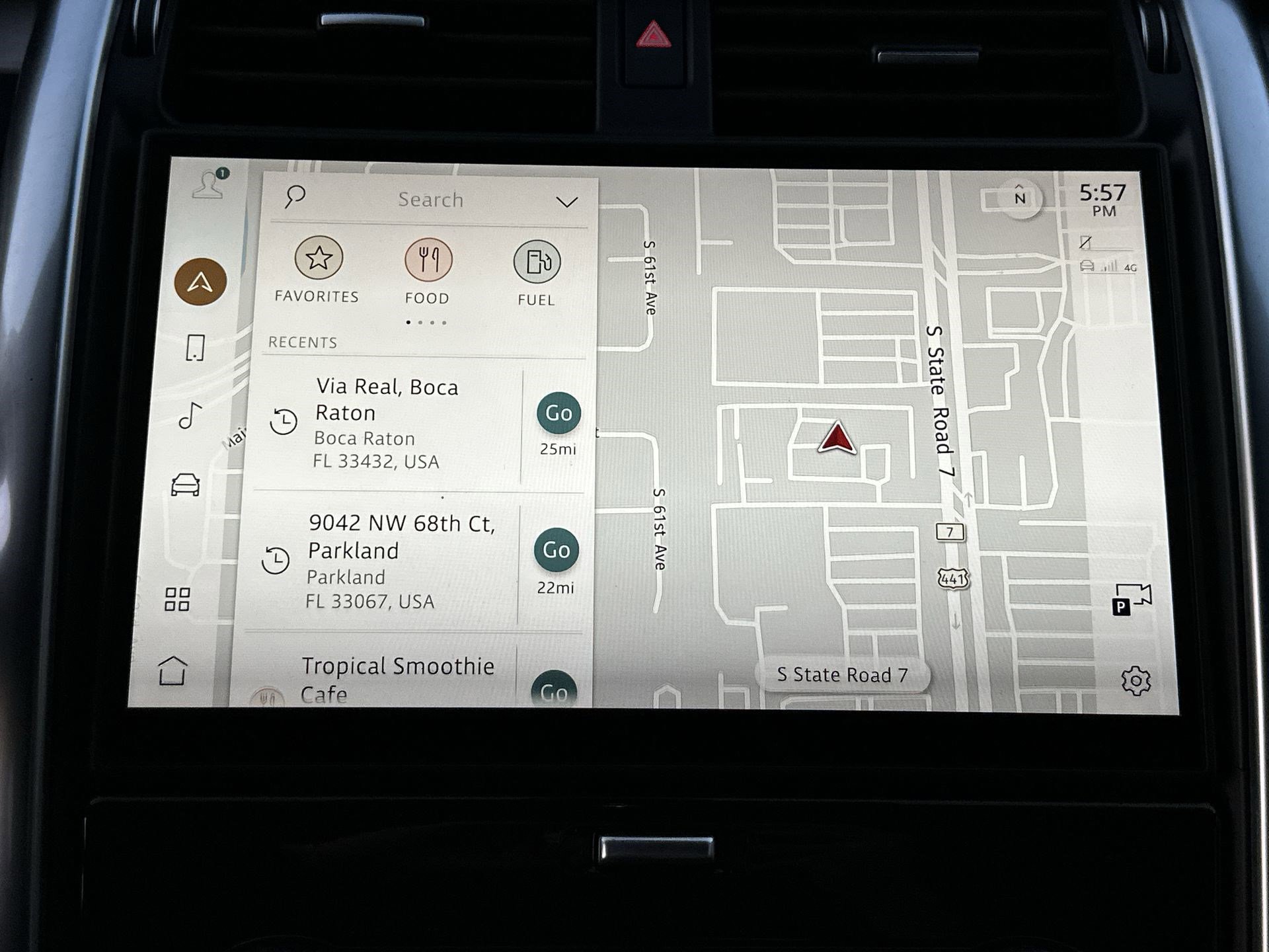 Used 2024 Land Rover Discovery Dynamic SE image 20