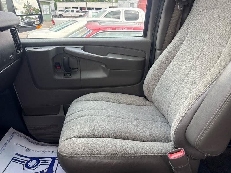 Used 2010 Chevrolet Express 3500 LT w/ LT Preferred Equipment Group RWD image 17
