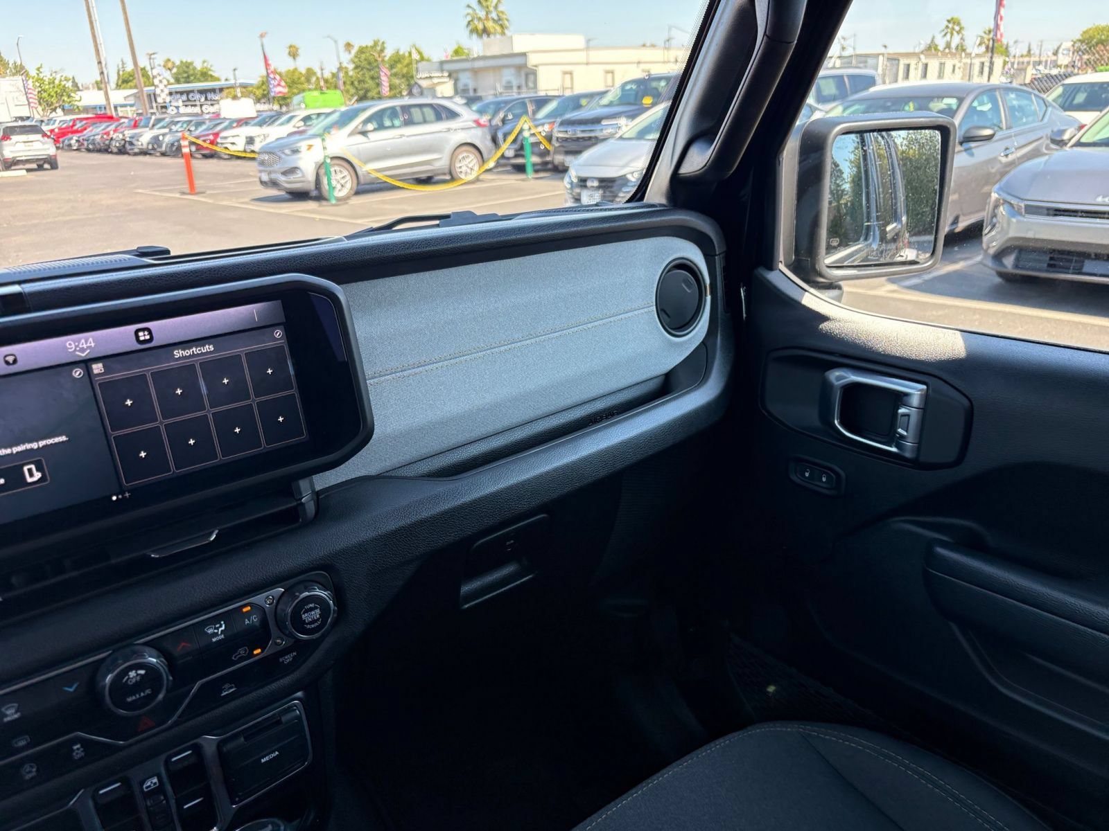 Used 2025 Jeep Wrangler Unlimited Sport AWD/4WD image 34