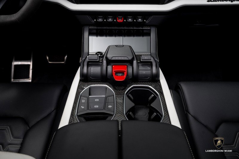 Used 2025 Lamborghini Urus SE image 36