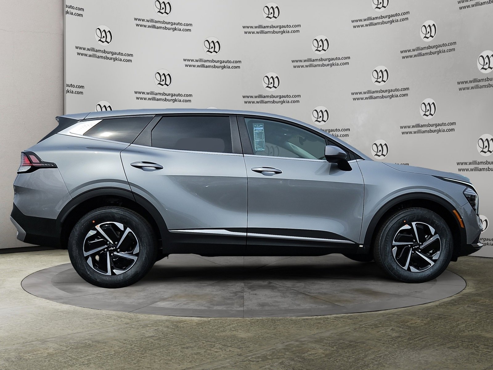 Used 2025 Kia Sportage LX image 6