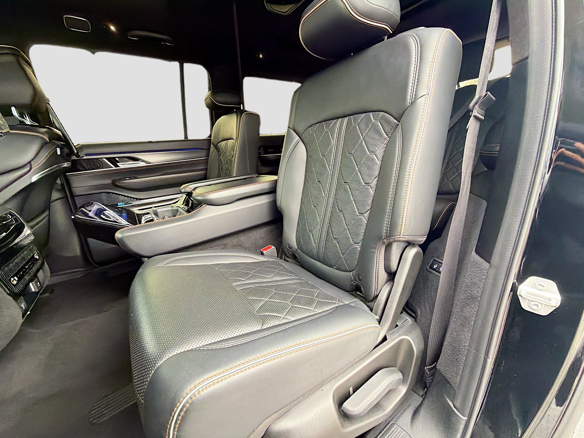 Used 2023 Jeep Grand Wagoneer Series III w/ Rear Seat Video Group 1 AWD/4WD image 21