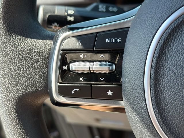 Used 2025 Kia Carnival LX FWD image 24