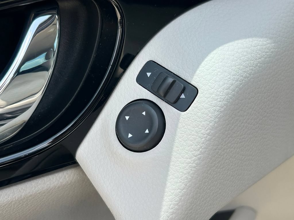 Used 2020 Nissan Rogue Sport SV FWD image 22