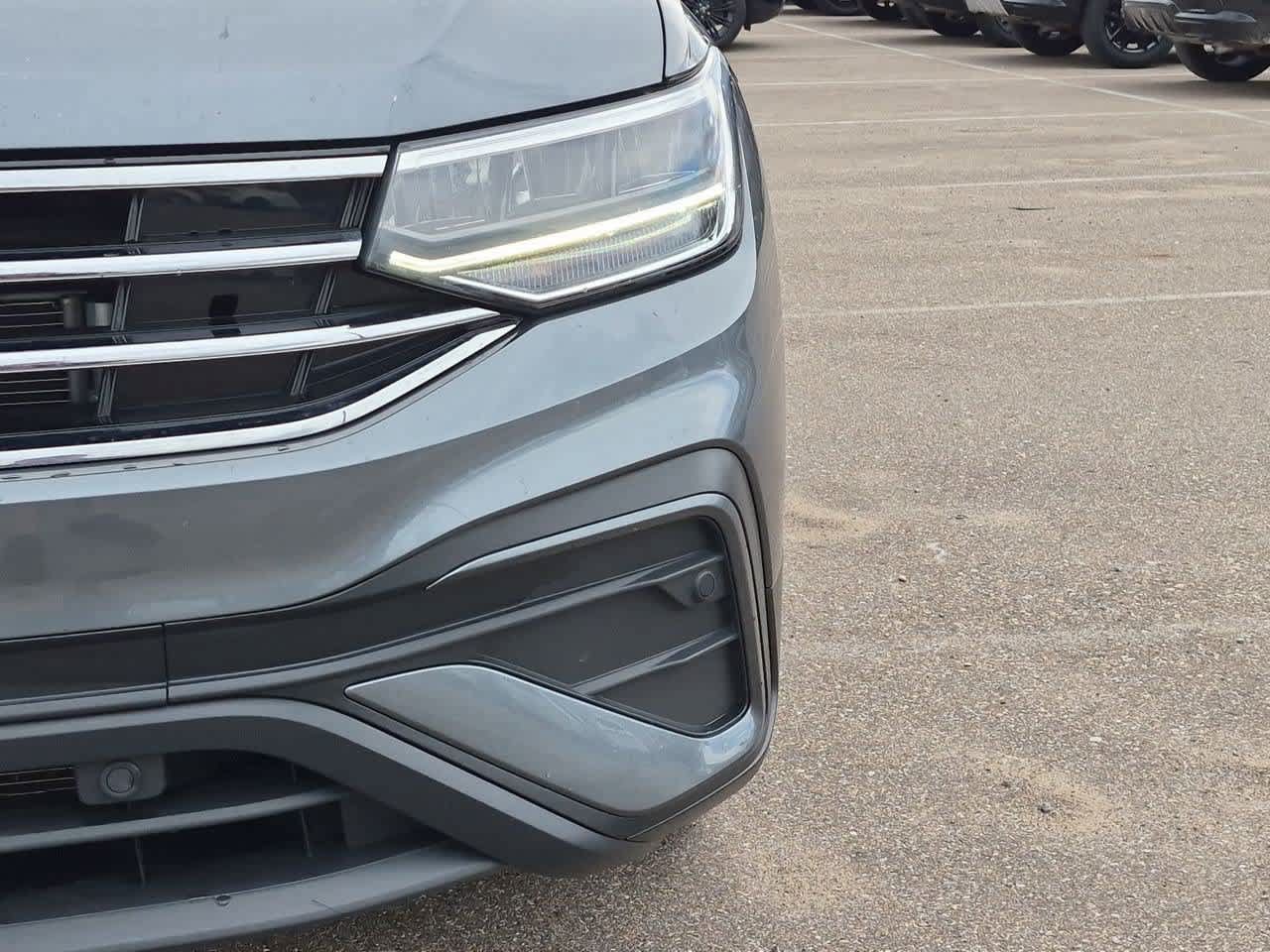 Used 2024 Volkswagen Tiguan SE AWD/4WD image 10