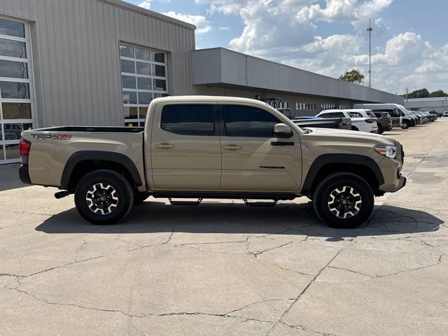 Used 2019 Toyota Tacoma TRD Off-Road AWD/4WD image 2