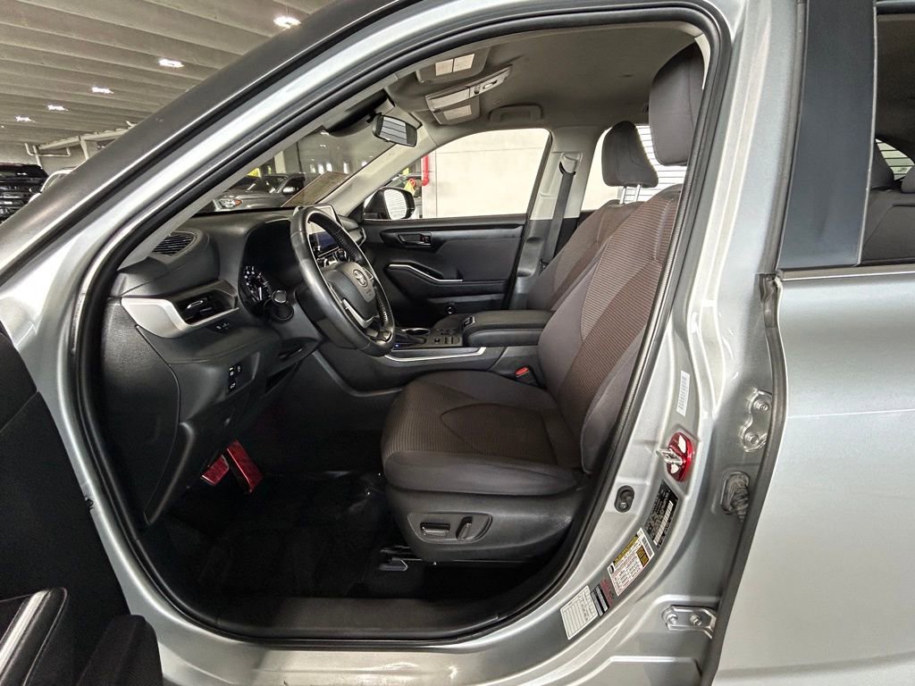 Used 2023 Toyota Highlander LE image 15