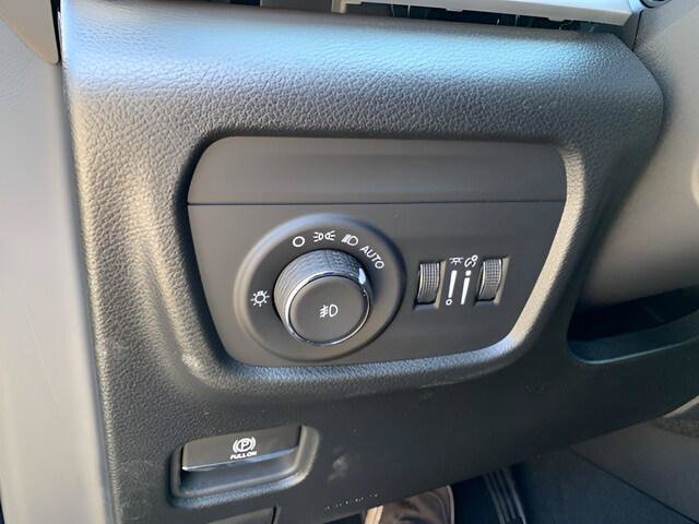 Certified 2025 Jeep Grand Cherokee Limited w/ Luxury Tech Group II AWD/4WD image 28
