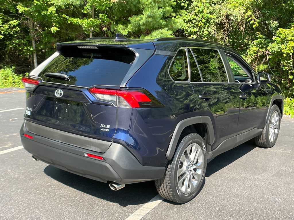 Used 2019 Toyota RAV4 XLE Premium w/ Cold Weather Package AWD/4WD image 5